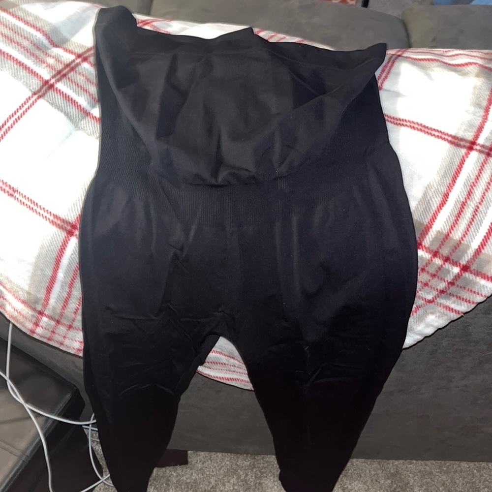 Maternity leggings never worn.